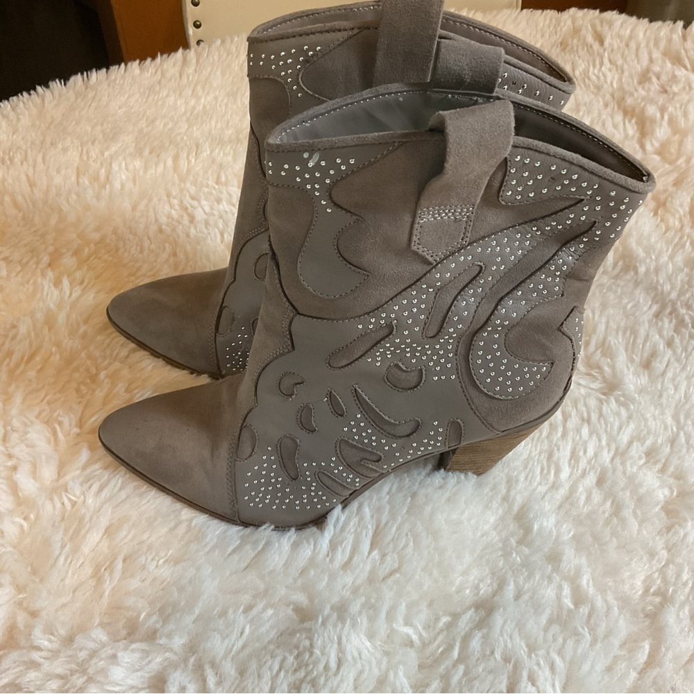 Carlos By Carlos SUEDE LEATHER Grey studded western bohemian Women’s